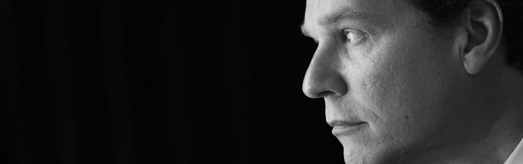 plaesthetics_dr_morakis_wide_sw